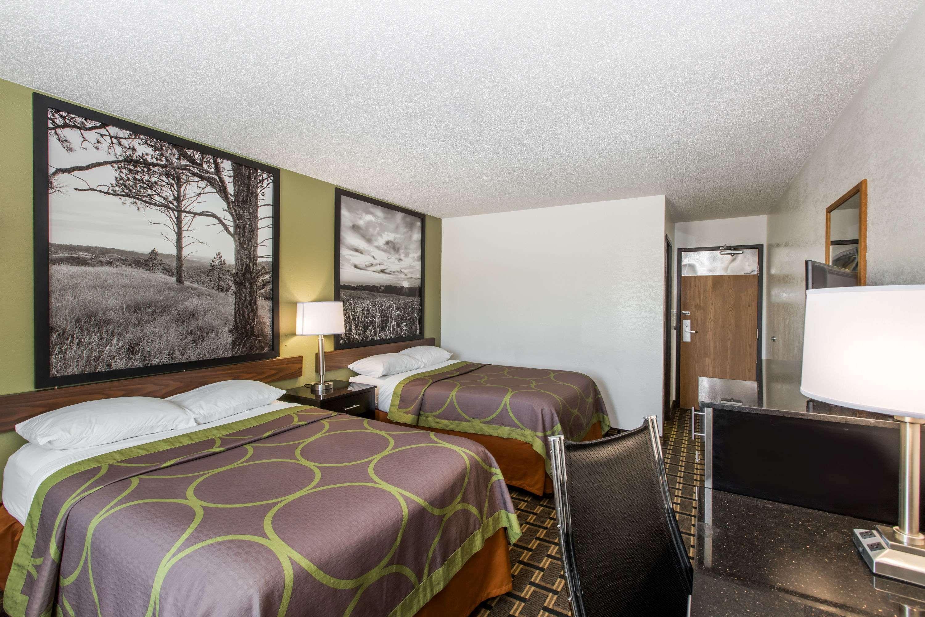 Super 8 By Wyndham Hotel