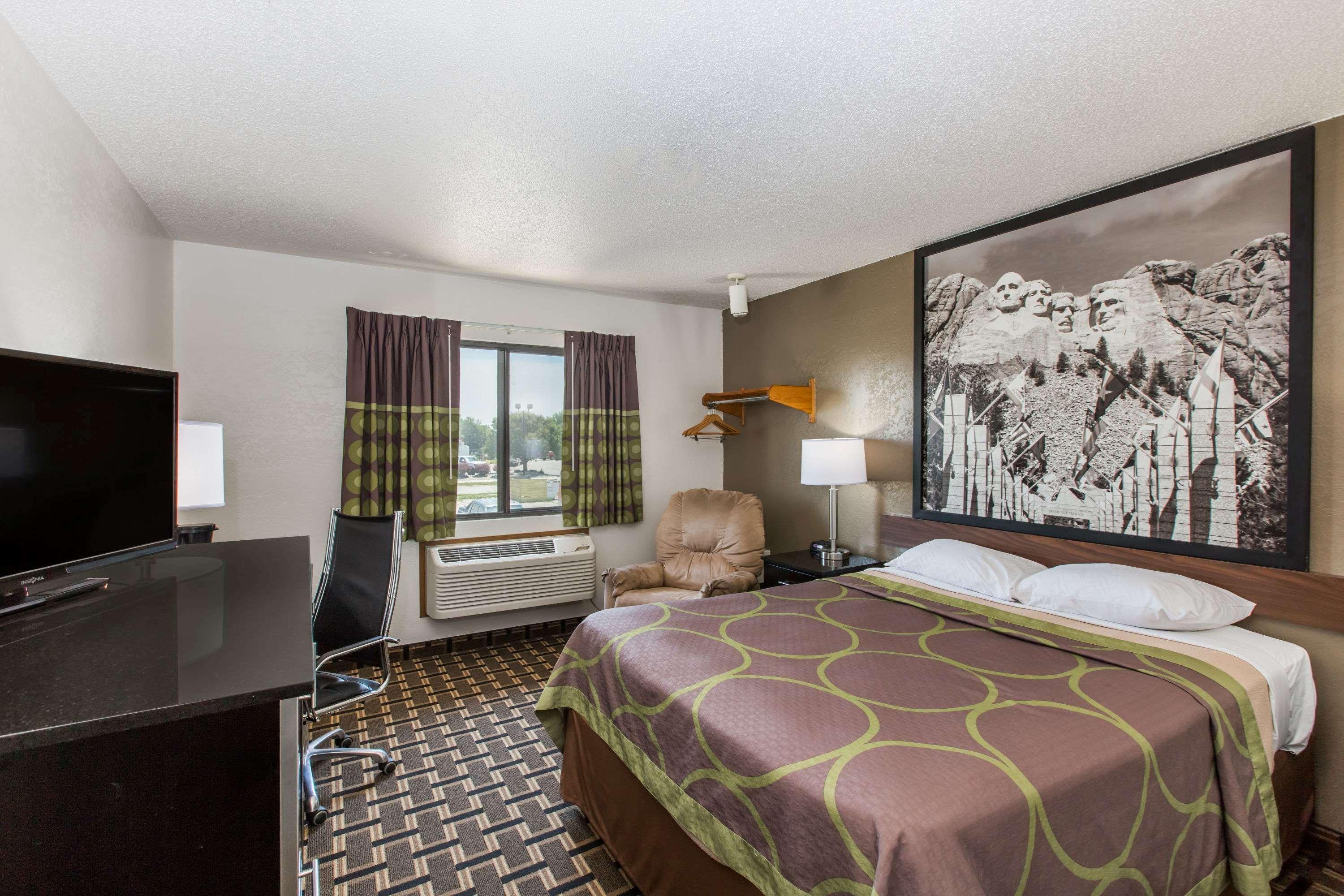 Super 8 By Wyndham Hotel 2*