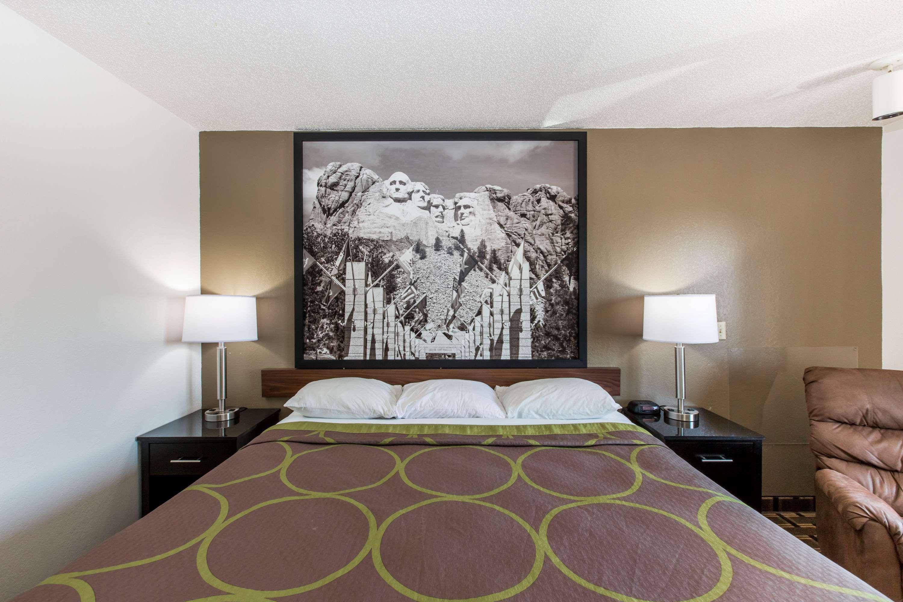 Super 8 By Wyndham Hotel