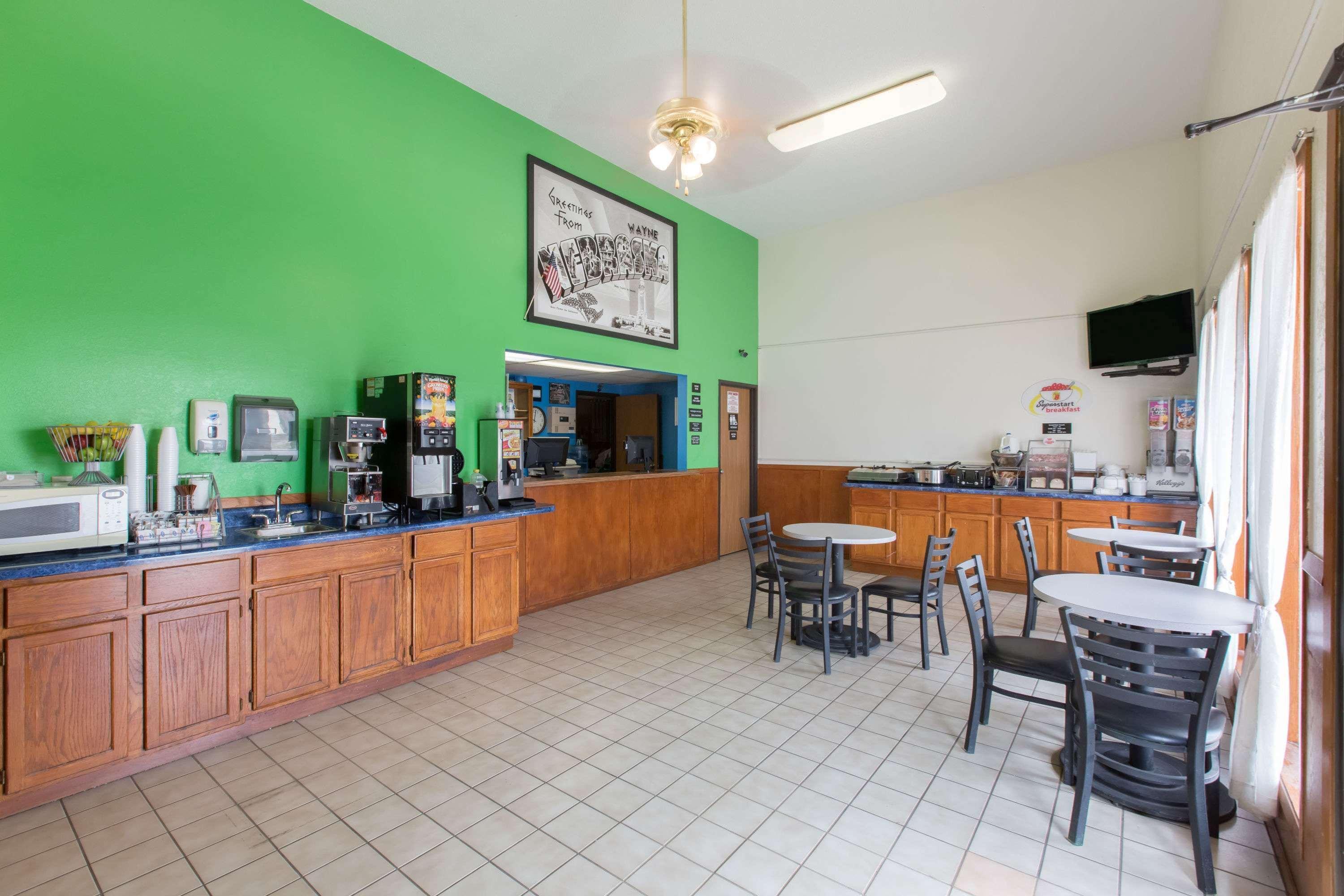 Super 8 By Wyndham Hotel 2*