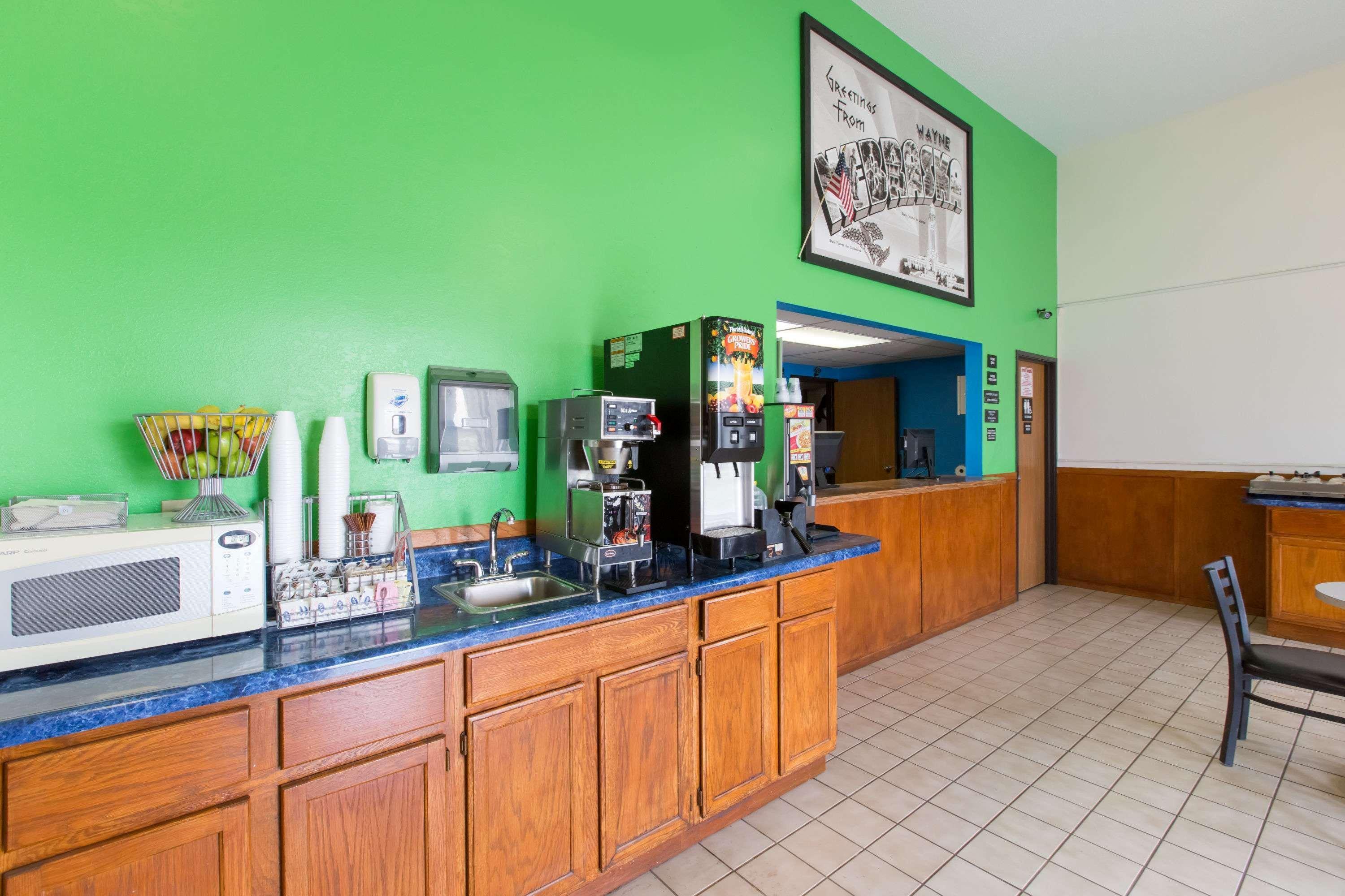 Super 8 By Wyndham Wayne