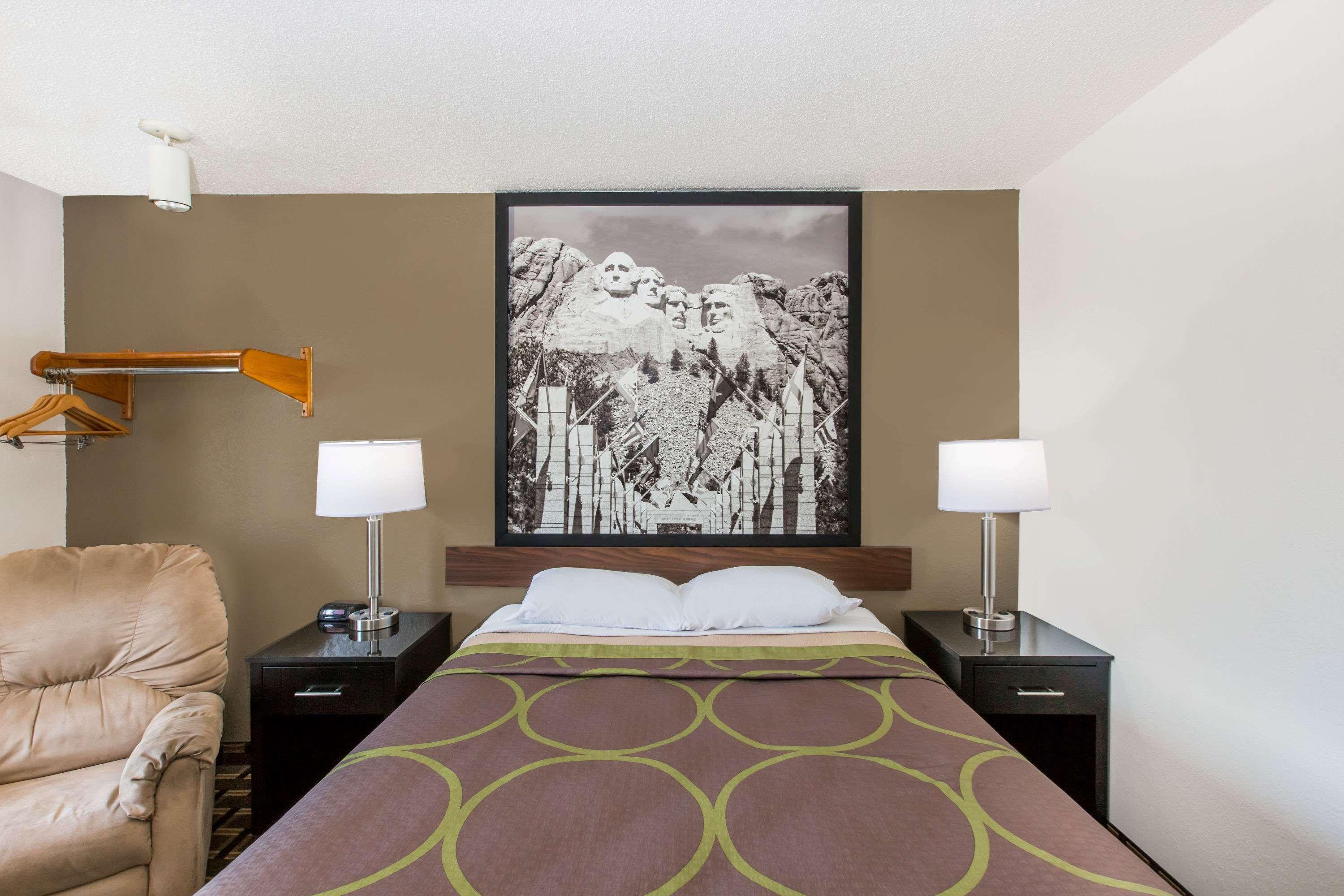 Super 8 By Wyndham Hotel