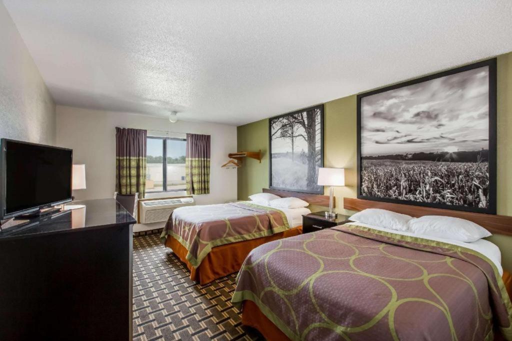 Super 8 By Wyndham Hotel 2*