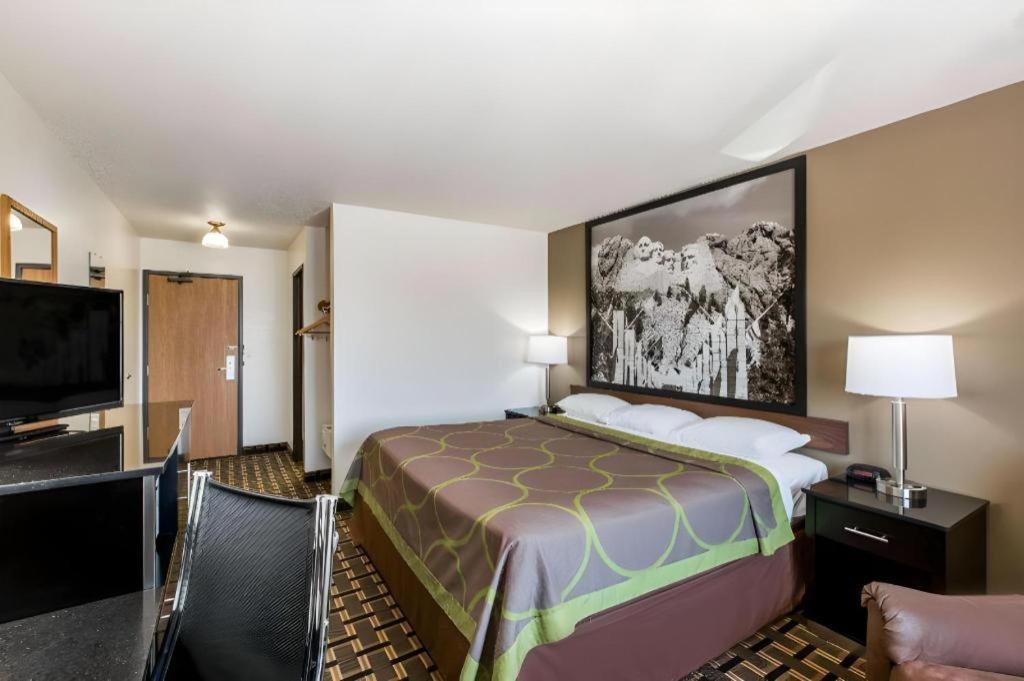 Super 8 By Wyndham Hotel 2*