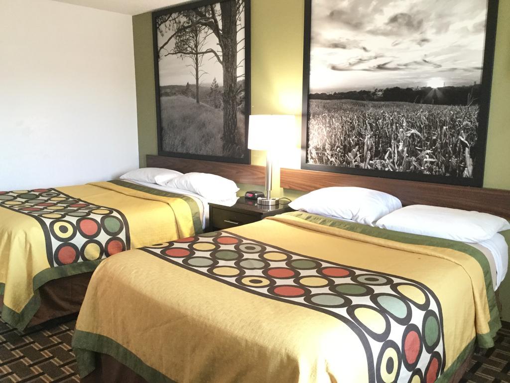 Super 8 By Wyndham Wayne