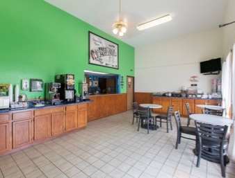 Super 8 By Wyndham Wayne
