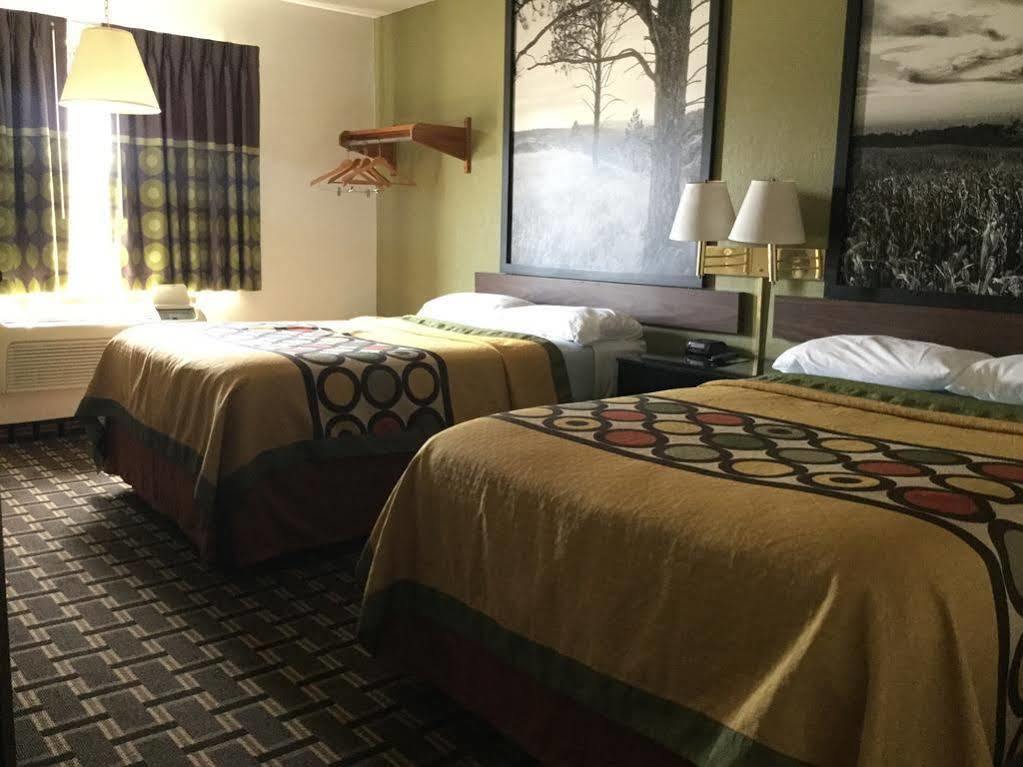 Super 8 By Wyndham Hotel