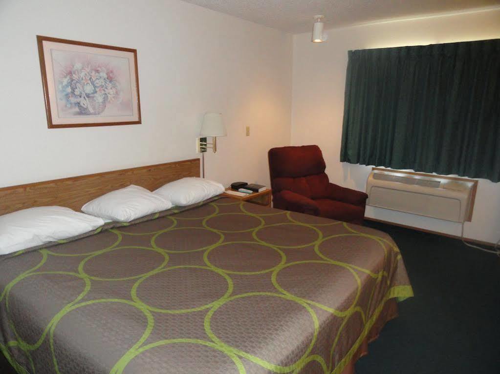 Super 8 By Wyndham Hotel Wayne